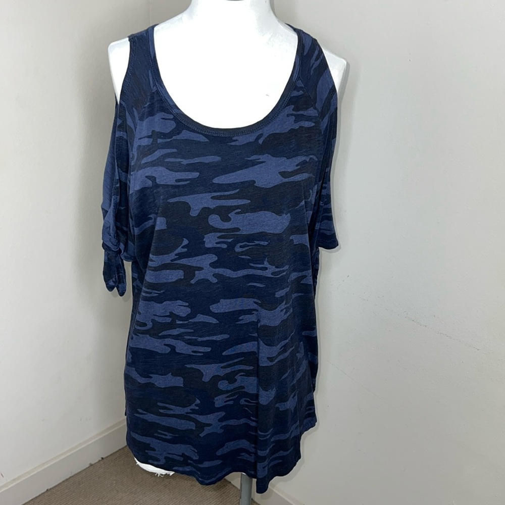 EUC Sanctuary Cold Shoulder Navy Camo Top Medium cut out